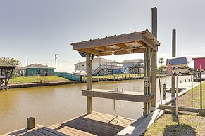 Waterfront Sargent Home w/ Kayaks & Boat Dock!