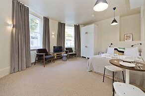 Spacious Studio Suite Near Regents Park