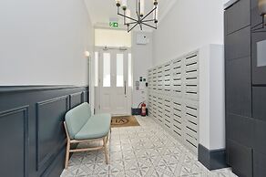 Spacious Studio Suite Near Regents Park