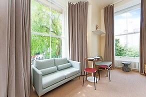 Spacious Studio Suite Near Regents Park