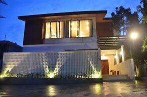 Sunrise City View Villa 9 Bedrooms with a Heated Private Swimming Pool