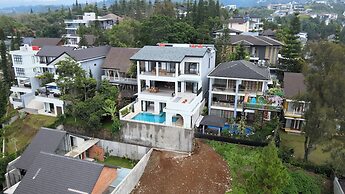 Sunrise City View Villa 9 Bedrooms with a Heated Private Swimming Pool