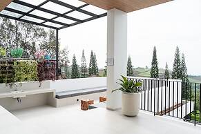 Sunrise City View Villa 9 Bedrooms with a Heated Private Swimming Pool