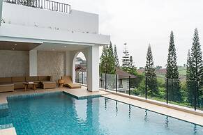 Sunrise City View Villa 9 Bedrooms with a Heated Private Swimming Pool