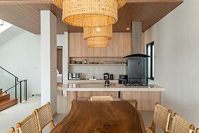 Sunrise City View Villa 9 Bedrooms with a Heated Private Swimming Pool