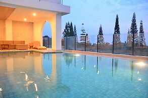 Sunrise City View Villa 9 Bedrooms with a Heated Private Swimming Pool