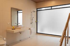 Sunrise City View Villa 9 Bedrooms with a Heated Private Swimming Pool