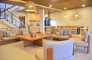 Sunrise City View Villa 9 Bedrooms with a Heated Private Swimming Pool