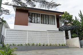 Sunrise City View Villa 9 Bedrooms with a Heated Private Swimming Pool