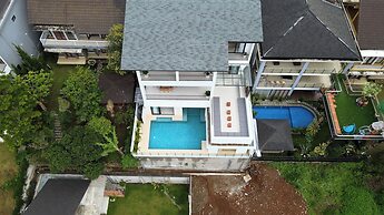 Sunrise City View Villa 9 Bedrooms with a Heated Private Swimming Pool