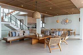 Sunrise City View Villa 9 Bedrooms with a Heated Private Swimming Pool