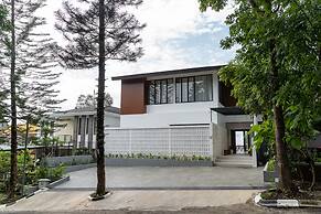 Sunrise City View Villa 9 Bedrooms with a Heated Private Swimming Pool