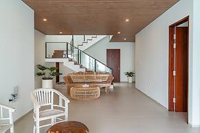 Sunrise City View Villa 9 Bedrooms with a Heated Private Swimming Pool