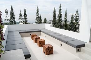 Sunrise City View Villa 9 Bedrooms with a Heated Private Swimming Pool