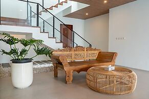 Sunrise City View Villa 9 Bedrooms with a Heated Private Swimming Pool