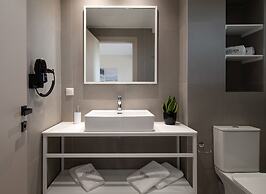 Calives Premium Stay