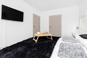 Lux 3 Bedroom Flat by Renters Prestige
