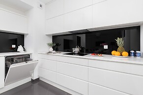 Lux 3 Bedroom Flat by Renters Prestige