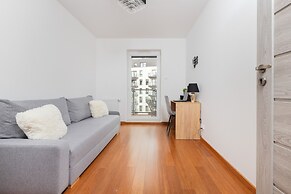 Lux 3 Bedroom Flat by Renters Prestige