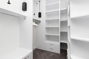 Lux 3 Bedroom Flat by Renters Prestige