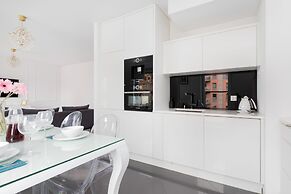 Lux 3 Bedroom Flat by Renters Prestige