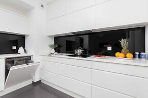 Lux 3 Bedroom Flat by Renters Prestige