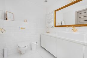 Lux 3 Bedroom Flat by Renters Prestige