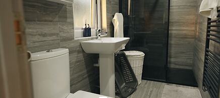 Lovely 1-bed Lodge in Haverfordwest With Views