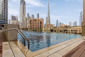 Waves - Chic Apartment With Dubai Skyline Views