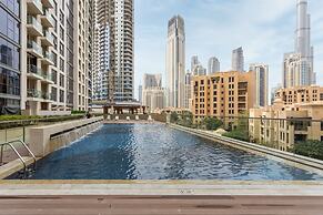 Waves - Chic Apartment With Dubai Skyline Views