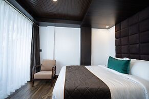 The West Gate Posada By Summit