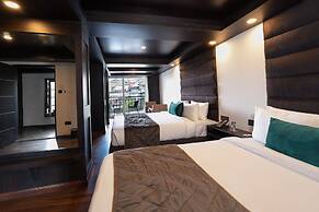 The West Gate Posada By Summit