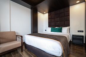 The West Gate Posada By Summit