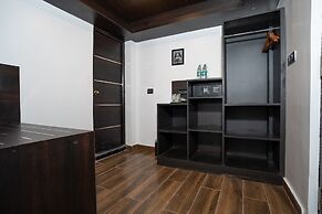 The West Gate Posada By Summit