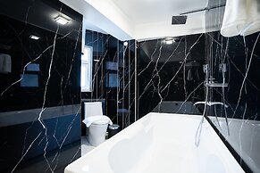 The West Gate Posada By Summit