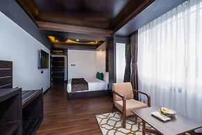 The West Gate Posada By Summit