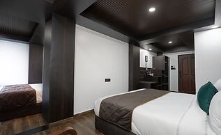 The West Gate Posada By Summit