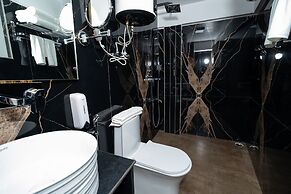 The West Gate Posada By Summit