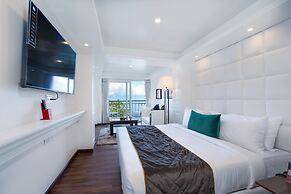 The West Gate Posada By Summit