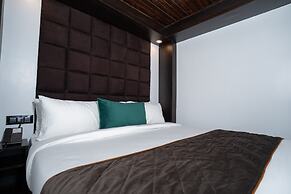 The West Gate Posada By Summit