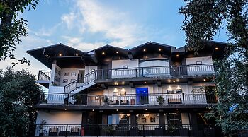 The West Gate Posada By Summit