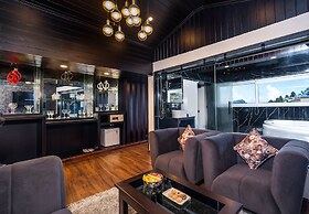 The West Gate Posada By Summit