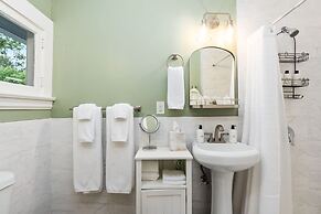 Grape Escape Inn & Suites