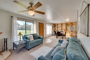 Cozy Central Point Bungalow on Working Winery!