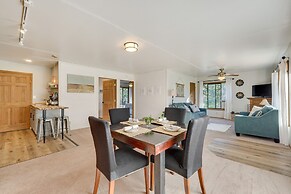 Cozy Central Point Bungalow on Working Winery!