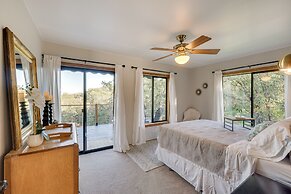 Cozy Central Point Bungalow on Working Winery!