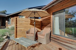 Cozy Central Point Bungalow on Working Winery!