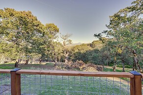 Cozy Central Point Bungalow on Working Winery!