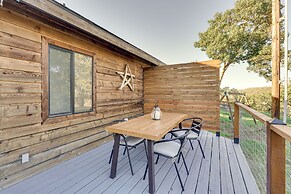 Cozy Central Point Bungalow on Working Winery!