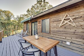 Cozy Central Point Bungalow on Working Winery!